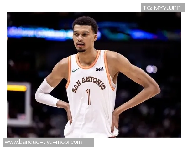 哈里森巴恩斯谈防守独行侠压力与文班亚马的出色表现 哈里森巴恩斯谈防守独行侠压力与文班亚马的出色表现