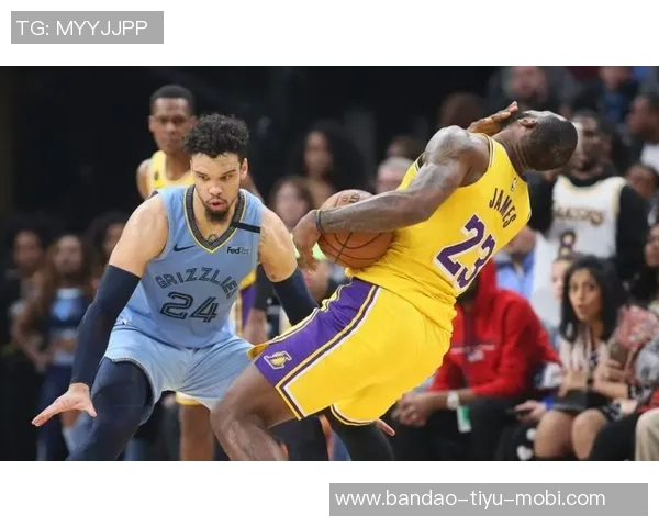 杰弗森调侃詹姆斯假摔技巧欠佳笑称实在太搞笑了 杰弗森调侃詹姆斯假摔技巧欠佳笑称实在太搞笑了